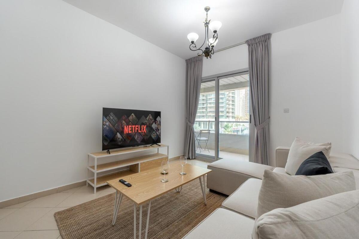 Marina 1 Bdr, Pool And Gym, Close To Metro Apartment *