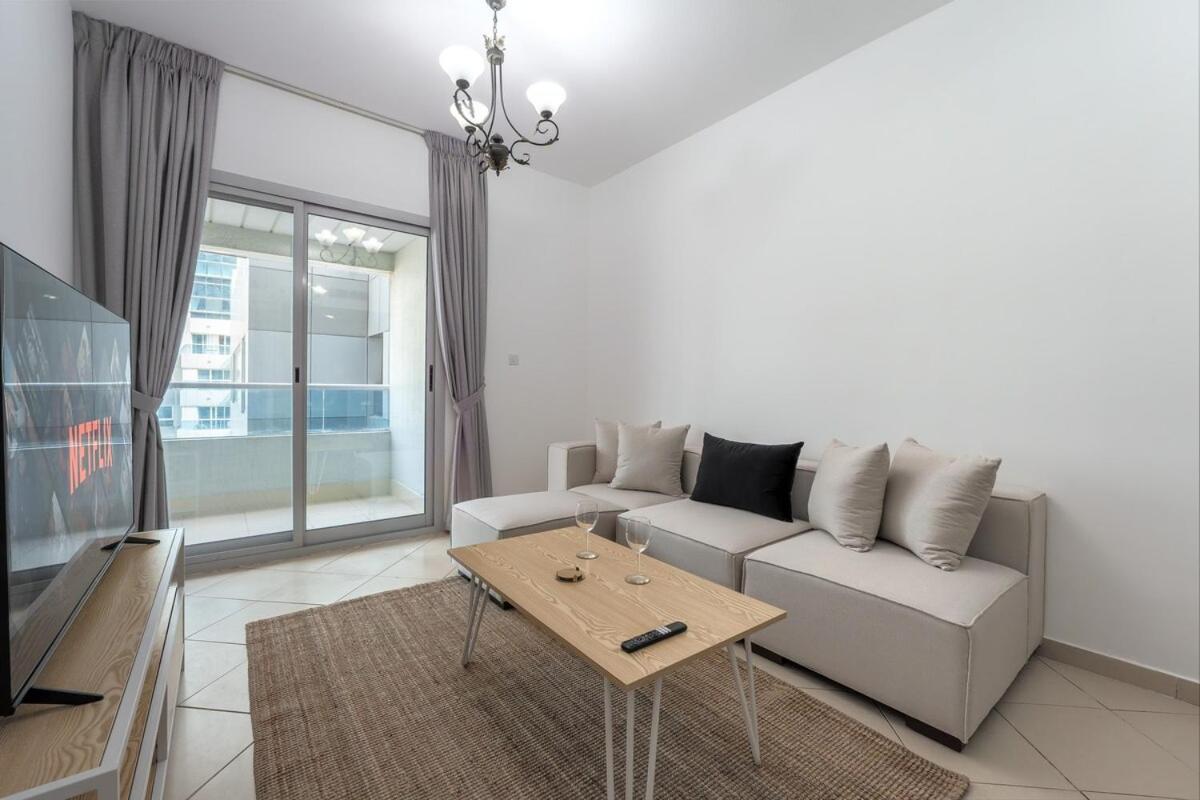 Marina 1 Bdr, Pool And Gym, Close To Metro