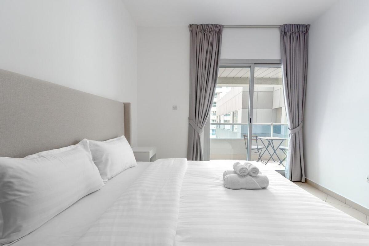 Marina 1 Bdr, Pool And Gym, Close To Metro Apartment