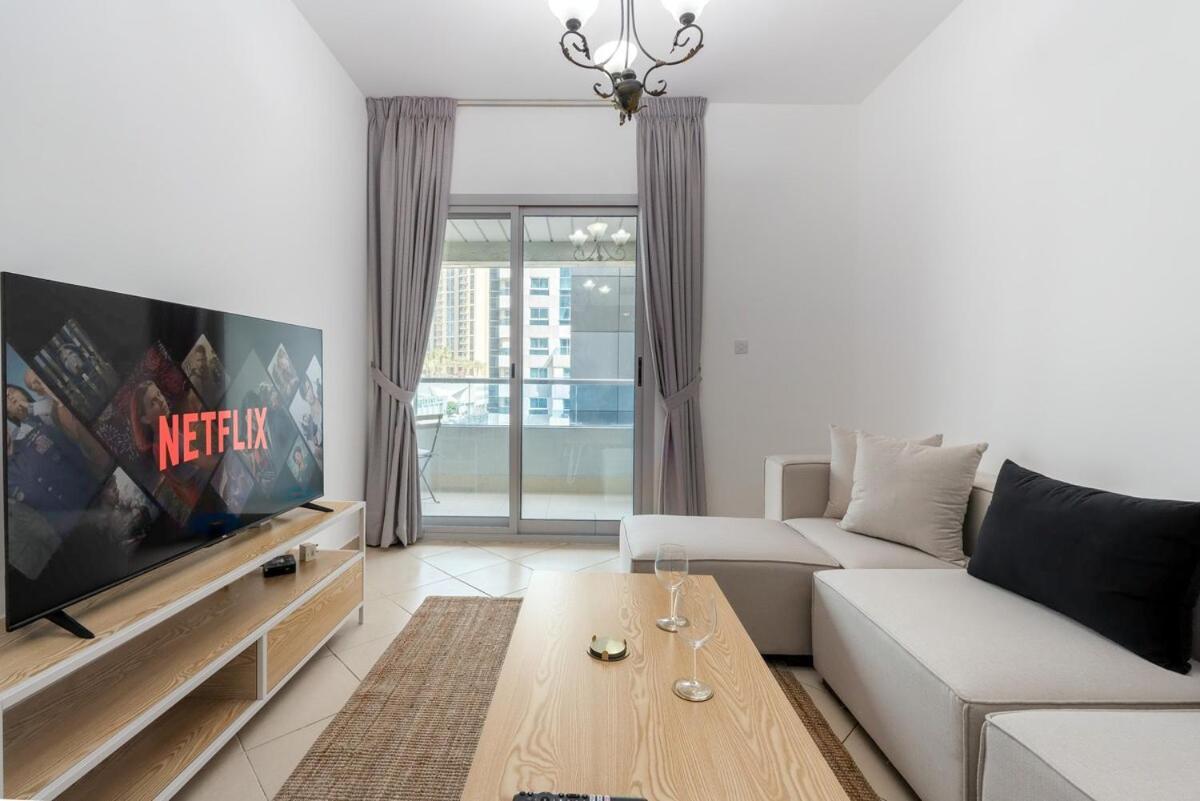 Marina 1 Bdr, Pool And Gym, Close To Metro Apartment *