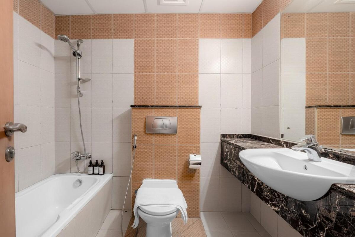 Marina 1 Bdr, Pool And Gym, Close To Metro Apartment Dubai